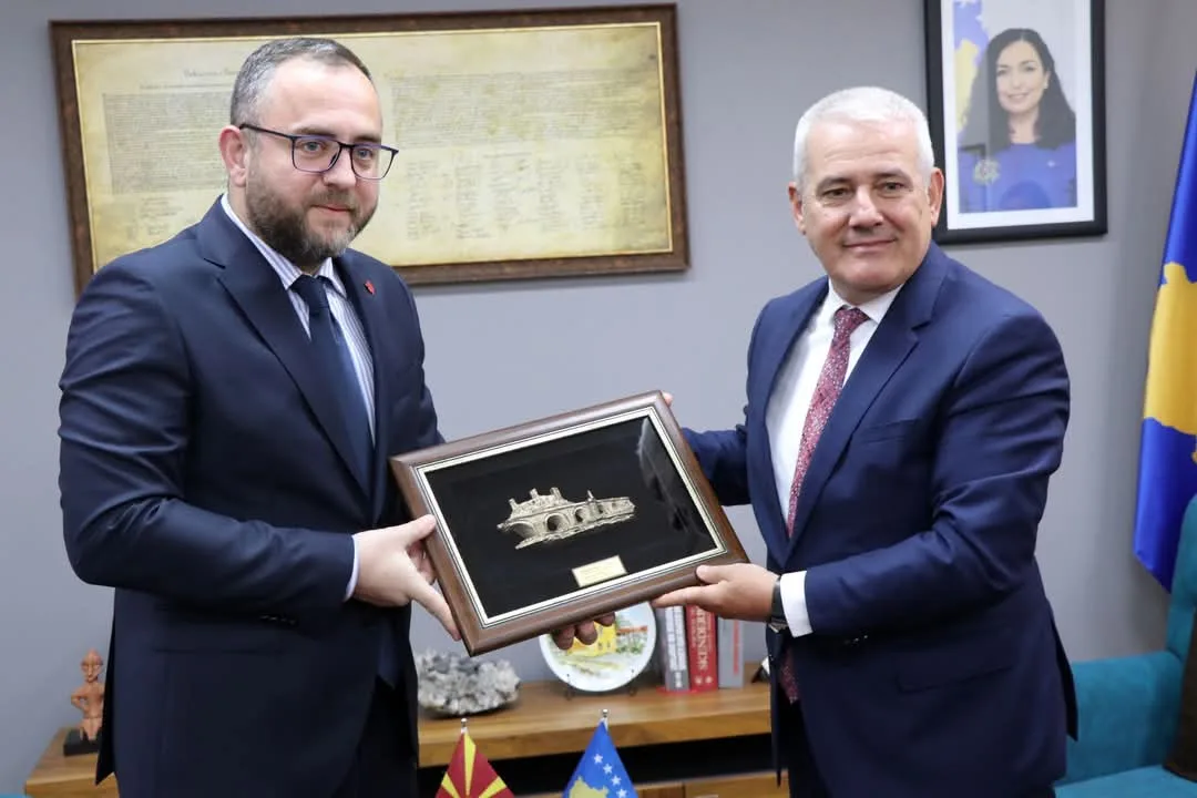 Sveçla takoi homologun maqedonas, diskutuan mbi pikë kalimin e përbashkët kufitar