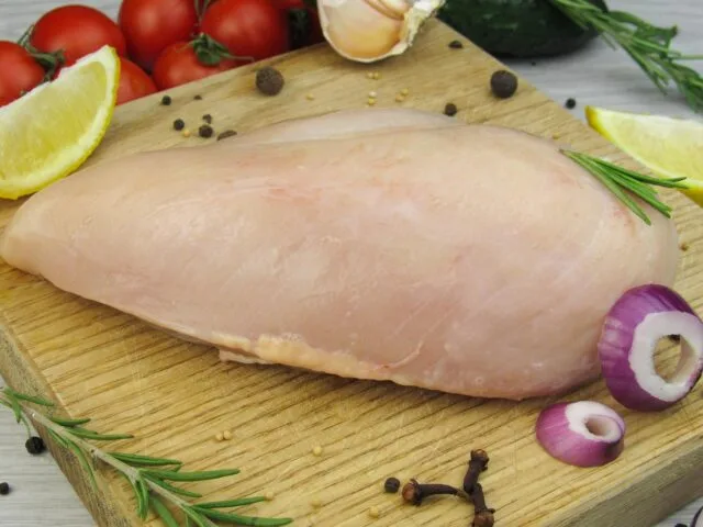 Dyshime për salmonelë në mishin e bardhë, AUV në pritje të rezultateve