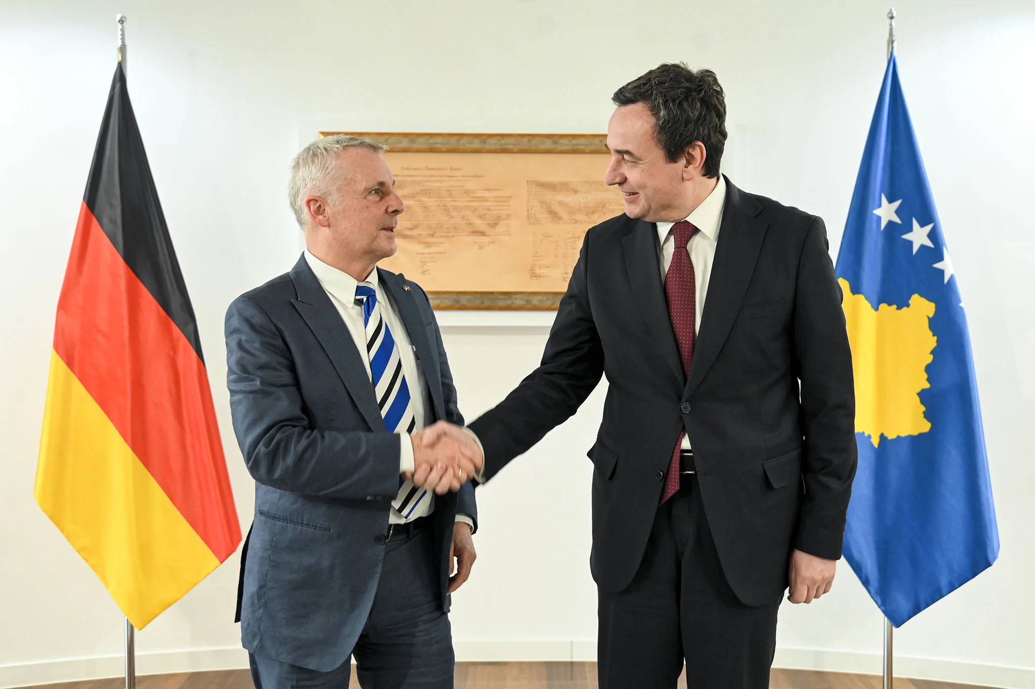 Kryeministri Kurti priti në takim ambasadorin Jörn Rohde