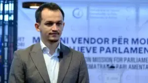 Cakolli: LVV mund të arrijë në 52 mandate pas numërimit të votave me postë
