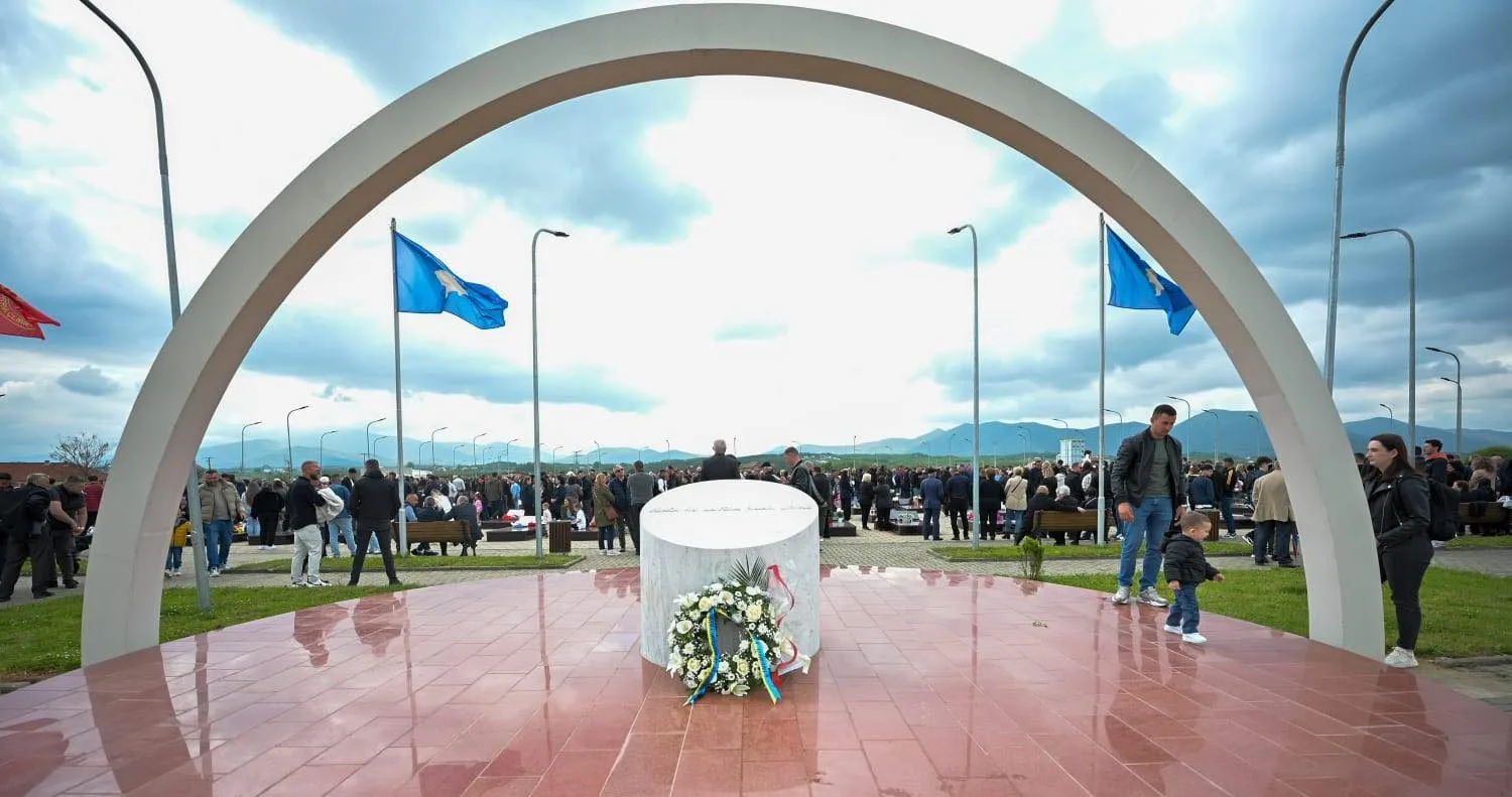 Presidentja Osmani kujton 376 martirët që humbën jetën në masakrën e Mejës