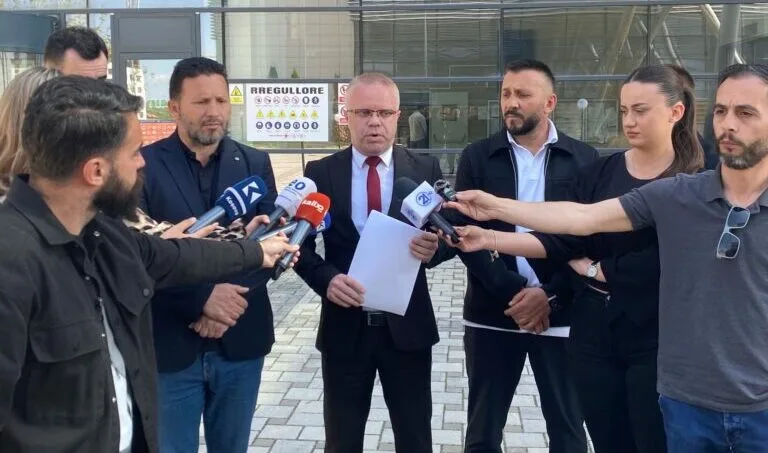 ‘Asnjë Cent Më Shumë’ dorëzon padi kundër ZRRE-së