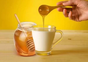 Shtrenjtohet qumështi, vezët dhe mjalti