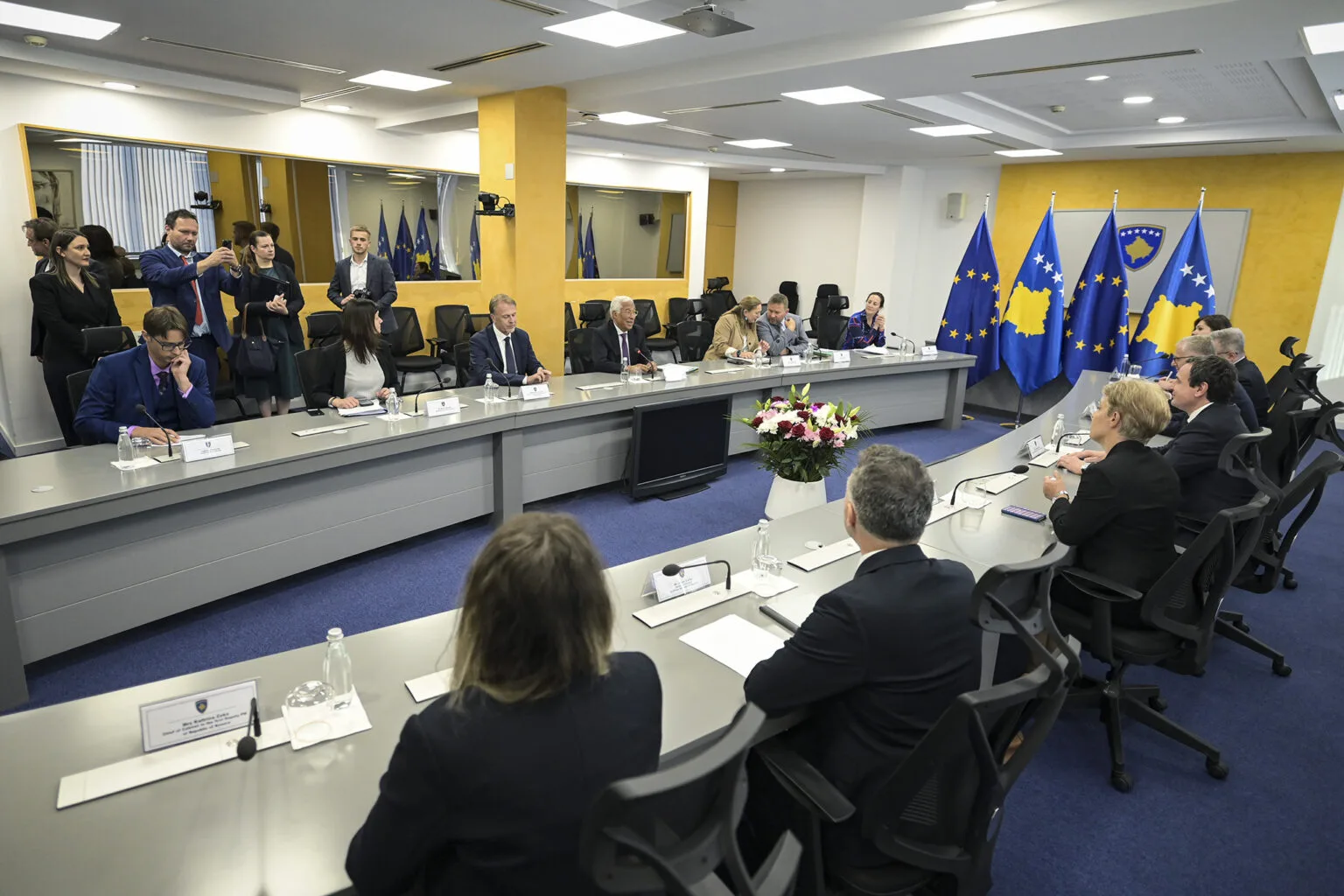 Kurti takohet me Costan, kërkon heqjen e masave ndaj Kosovës