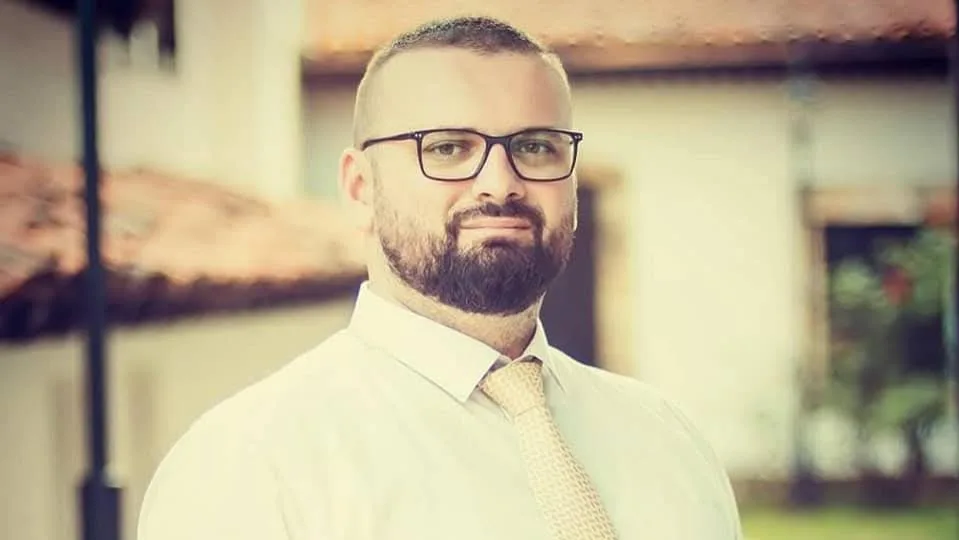 Djalit të dëshmorit u refuzohet ngritja e pozitës në “Hidroregjioni Jugor”: Më thanë se të mungon diploma e shkollës së mesme, unë ua dërgova të fakultetit