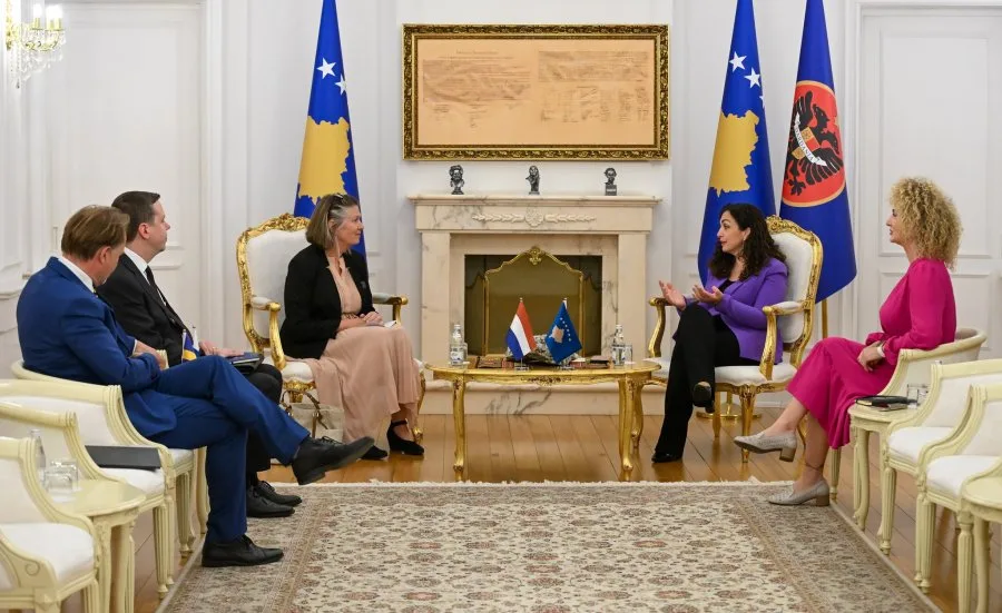 Osmani takon ambasadorët e Holandës, Finlandës dhe Suedisë, flasin për moskonstituimin e Kuvendit