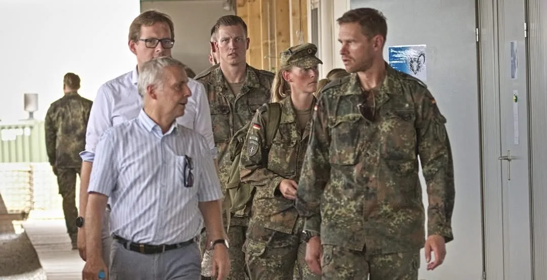 Rohde viziton trupat gjermane në KFOR, “teston” pajisjet që përdoren në patrullat kufitare Kosovë-Serbi
