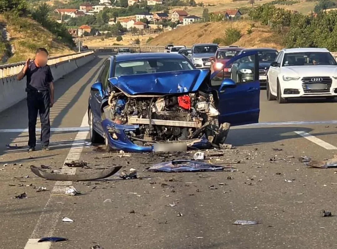 Aksident në autostradën “Ibrahim Rugova”, lëndohet një grua