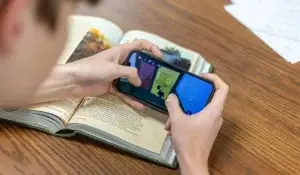 Rreziku i dhomave chat në Roblox dhe Discord: Kur lojërat kthehen në porta për ekstremizëm dhe abuzim