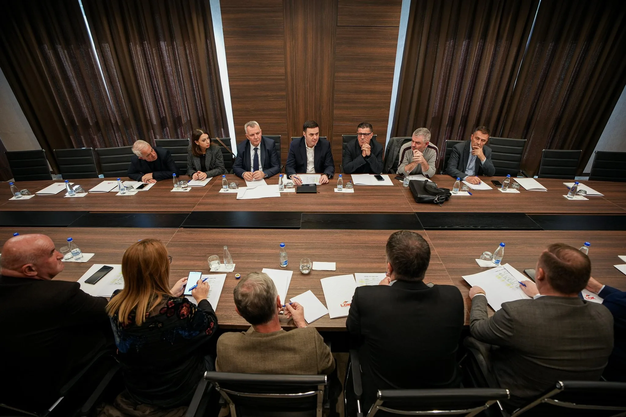 Abdixhiku në takim pune me kandidatët që kanë mbetur në garë: LDK do të dalë fituese në shumicën e komunave