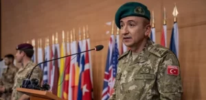 Komandanti i KFOR-it: Retorika jo e dobishme dhe dezinformimi kanë ndikim të drejtpërdrejtë në situatën e sigurisë
