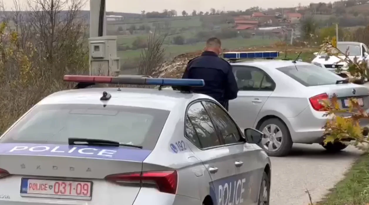 Vrasja në Malishevë, Policia: Në vendin e ngjarjes u gjetën dy armë, i arrestuari në trajtim mjekësor