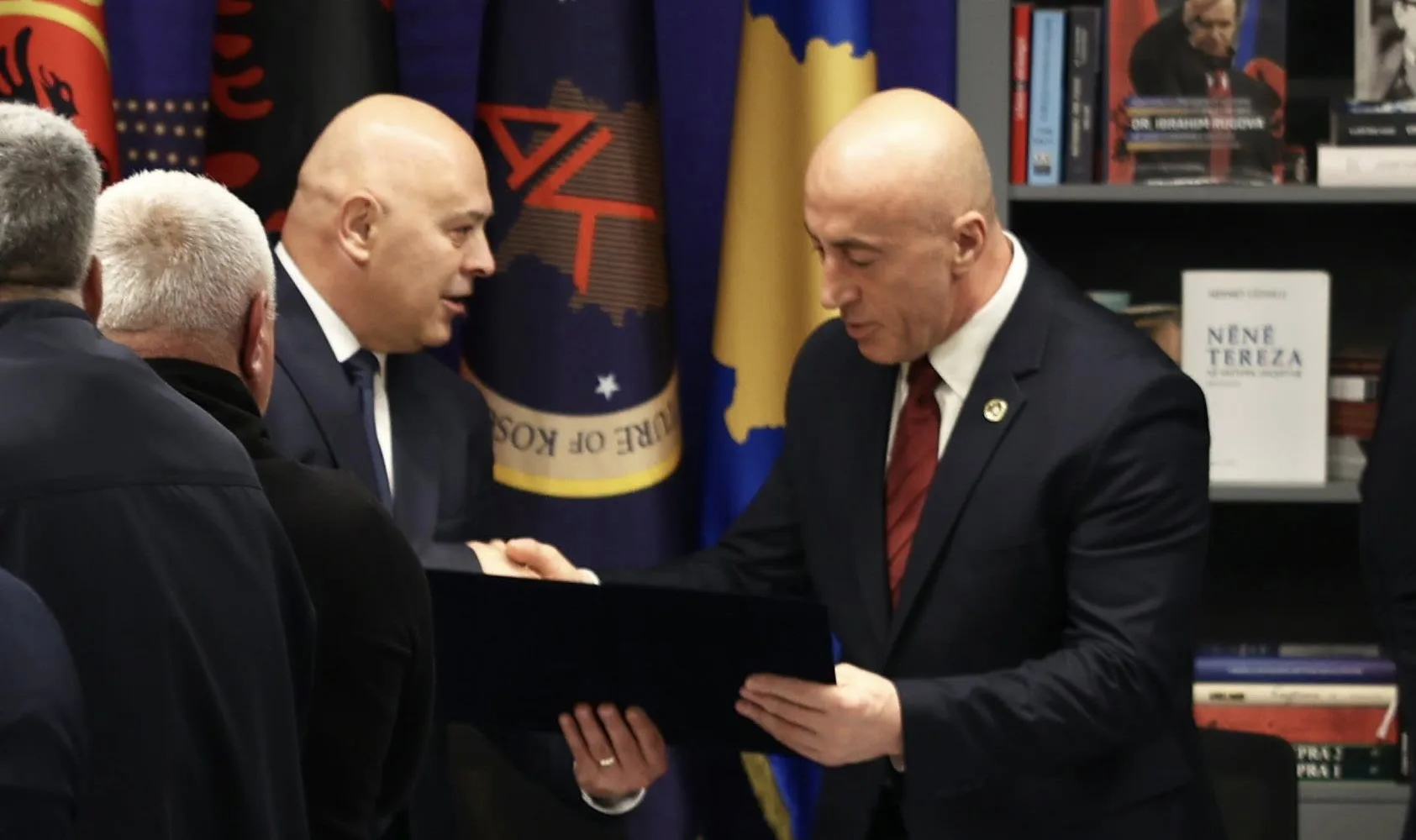 Haradinaj nominohet kandidat për kryeministër me slloganin e fushatës “Krah teje”