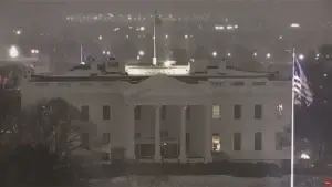 Shtëpia e Bardhë mbulohet nga bora