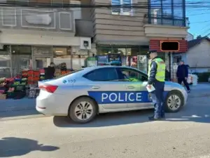 Policia godet parkingjet e parregullta në Prizren – 106 gjoba vetëm për dy orë