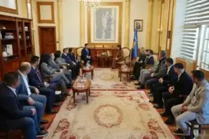 Dita e Komunitetit Ashkali, kryeparlamentarja Haxhiu takoi deputetin Asllani dhe përfaqësues të tjerë