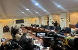 Ka filluar takimi i kryeparlamentarit me përfaqësuesit e partive politike