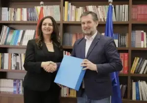 Çeku merr detyrën e re, thotë se do t’i shërbejë me seriozitet arsimit dhe shkencës