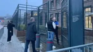 ​Bashkatdhetarët shkojnë në Speciale për të ndjekur deklaratën përmbyllëse të mbrojtjes së Thaçit