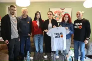 “Liria ka Emër” viziton familjen e Rexhep Selimit para marshit: Solidaritet dhe thirrje për lirim të çlirimtarëve