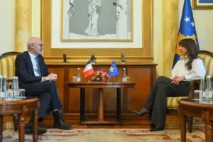 Haxhiu priti në takim ambasadorin francez, diskutuan mundësitë për thellimin e bashkëpunimit mes dy vendeve