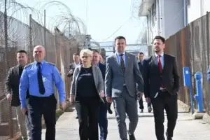 Në takim me drejtuesit e burgjeve, Gërvalla kërkon disiplinë dhe kontroll më të fortë në institucionet korrektuese