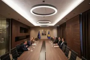 Abdixhiku takon Giaufret, flet edhe për zgjedhjet: LDK do të hyjë e bashkuar dhe e përgatitur në çdo proces zgjedhor