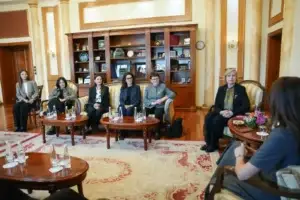 Kryetarja Haxhiu takoi përfaqësueset e Forumit Ekonomik të Grave