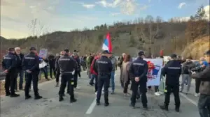 Nis protesta e serbëve, mbyllet pika kufitare në Jarinje