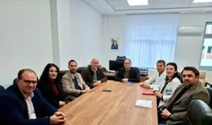 Spitali i Përgjithshëm i Prizrenit takon përfaqësuesit komunalë për forcimin e bashkëpunimit