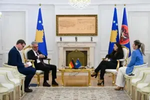 Osmani pret ambasadorin gjerman Rudolph, flasin për zhvillimet e fundit politike