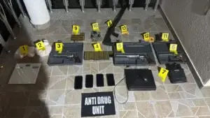 Aksion i Prokurorisë dhe Policisë në Suharekë, sekuestrohen 2 kg substancë narkotike dhe armë pa leje