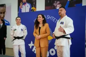 Presidentja Osmani viziton Qendrën Nacionale të Xhudos në Pejë