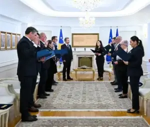 Nëntë anëtarë të rinj të KQZ-së betohen para presidentes Osmani