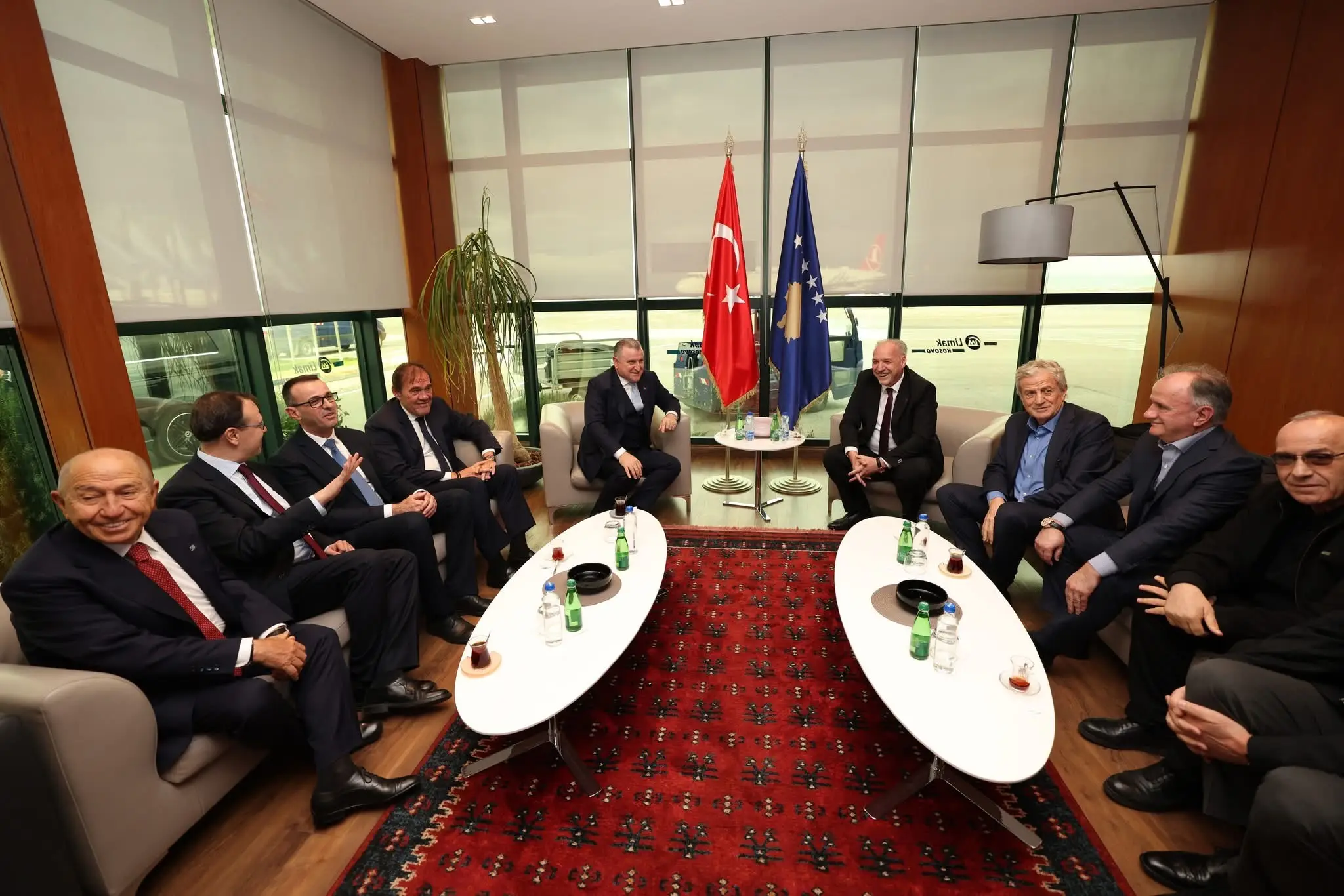 Ministri turk i Sportit vjen në Kosovë, pritet zyrtarisht