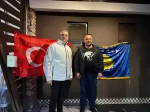 Maqedonci takon Haluk Bayraktar, thekson miqësinë Kosovë–Turqi para ndeshjes në “Fadil Vokrri”