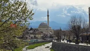 Moti sot kryesisht i vranët, me riga shiu