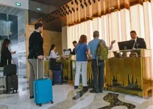 Emiratet mbulojnë shpenzimet e qëndrimit për kosovarët që s’mund të udhëtojnë