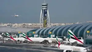 Dubai pezullon të gjitha fluturimet, përkeqësohet siguria