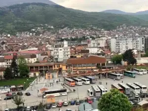 Kompanitë transportuese mohojnë rritjen e çmimeve në linjën Prizren–Prishtinë