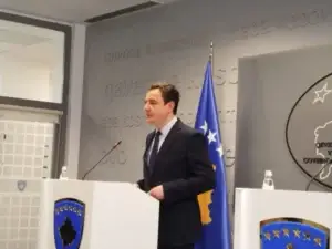 Kurti nuk komenton protestën e OVL- UÇK: Ekspozita për masakrat të korrigjohet