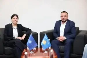 Ministri Maqedonci takon shefen e operacioneve të NATO-s: Objektivi ynë është anëtarësimi në NATO