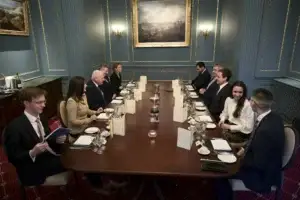 Kurti u prit në darkë nga ministri i Shtetit për Mbrojtje në Londër, shprehu dëshirën për bashkëpunim ushtarak