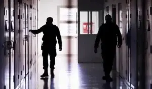 Një i burgosur arratiset nga Psikiatria Forenzike në Prishtinë