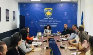 Mbahet takimi i mekanizmit koordinues për rastet e dhunës në familje, kërkohet organizimi i ligjeratave vetëdijësuese në shkolla për ndërgjegjësimin e të rinjve