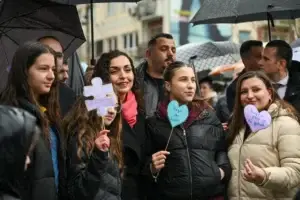 Osmani në mbështetje të fëmijëve me autizëm: Meritojnë mirëkuptim dhe dashuri