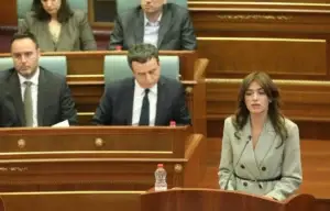 Haxhiu: Deputetët duhet të marrin pjesë në seancë, Kushtetuesja e tha qartë