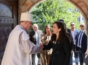 Osmani viziton Teqen e Shejh Eminit në Gjakovë: Besimi nuk është ndarje, por bashkim