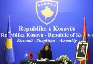 Kosova në zi për vdekjen e Qosjes