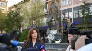 ​Homazhe në Ditën e dëshmorëve të Prishtinës, Haxhiu: Ata dhanë gjithçka nga vetja e tyre, që sot ne ta kemi një shtet të lirë e të pavarur